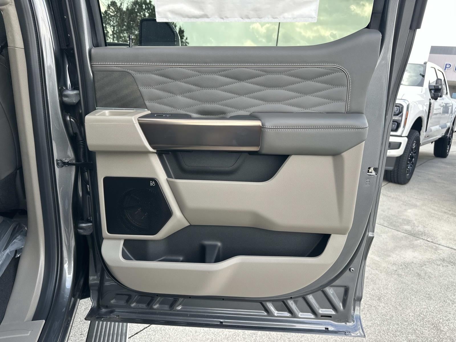 2026 Ford Super Duty F-350 DRW PLATINUM 4WD CREW CAB 8'