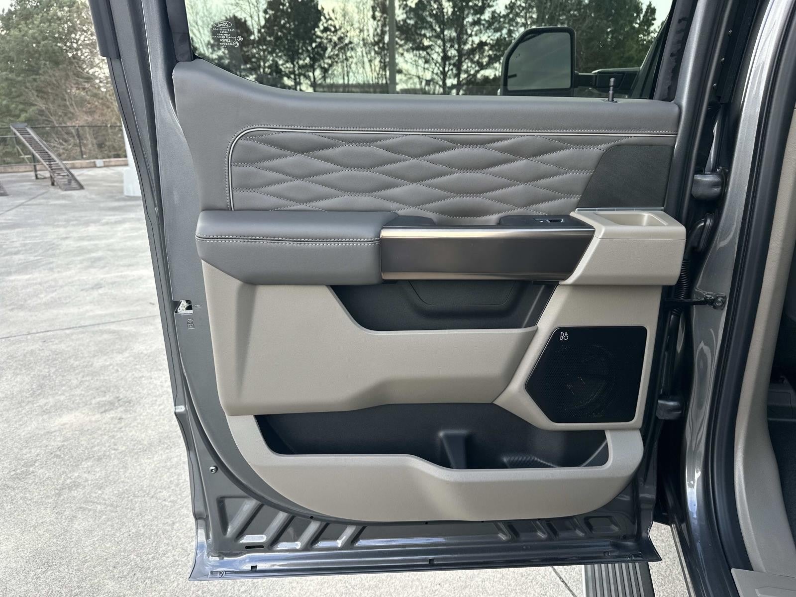 2026 Ford Super Duty F-350 DRW PLATINUM 4WD CREW CAB 8'