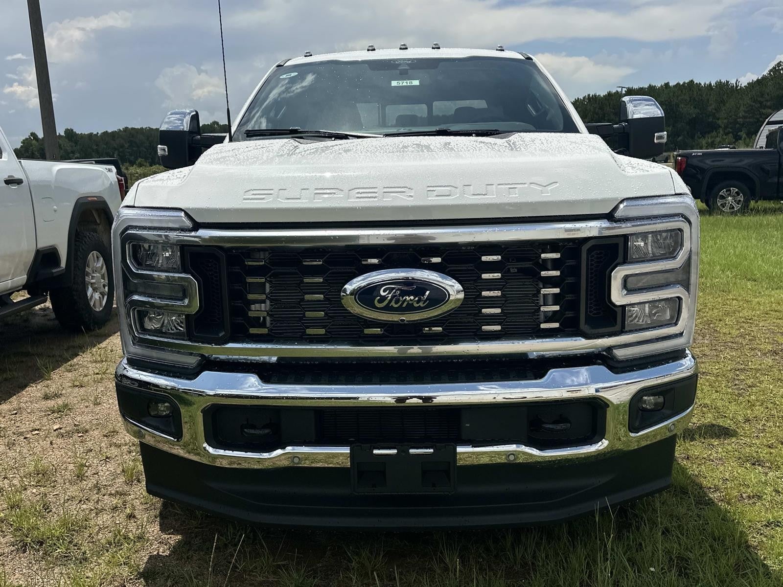 2026 Ford Super Duty F-350 DRW LARIAT 4WD CREW CAB 8' BO