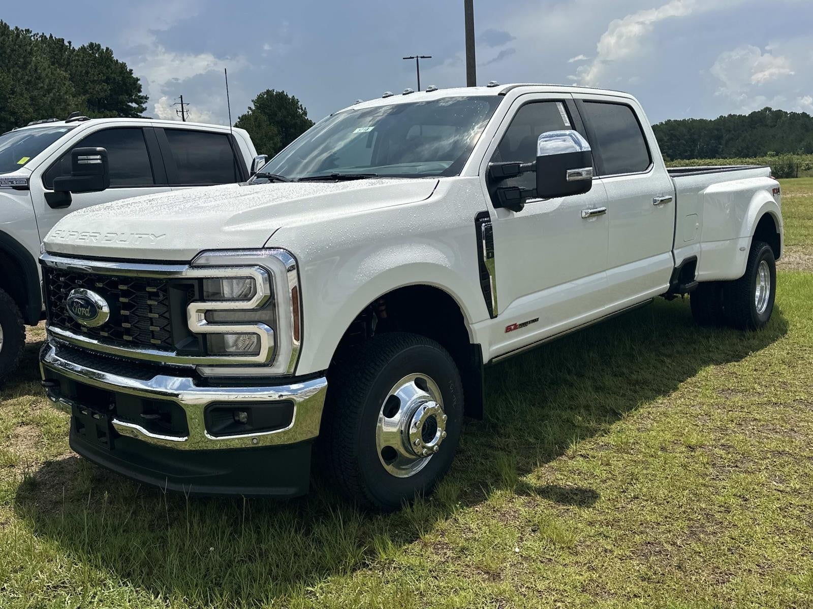 2026 Ford Super Duty F-350 DRW LARIAT 4WD CREW CAB 8' BO