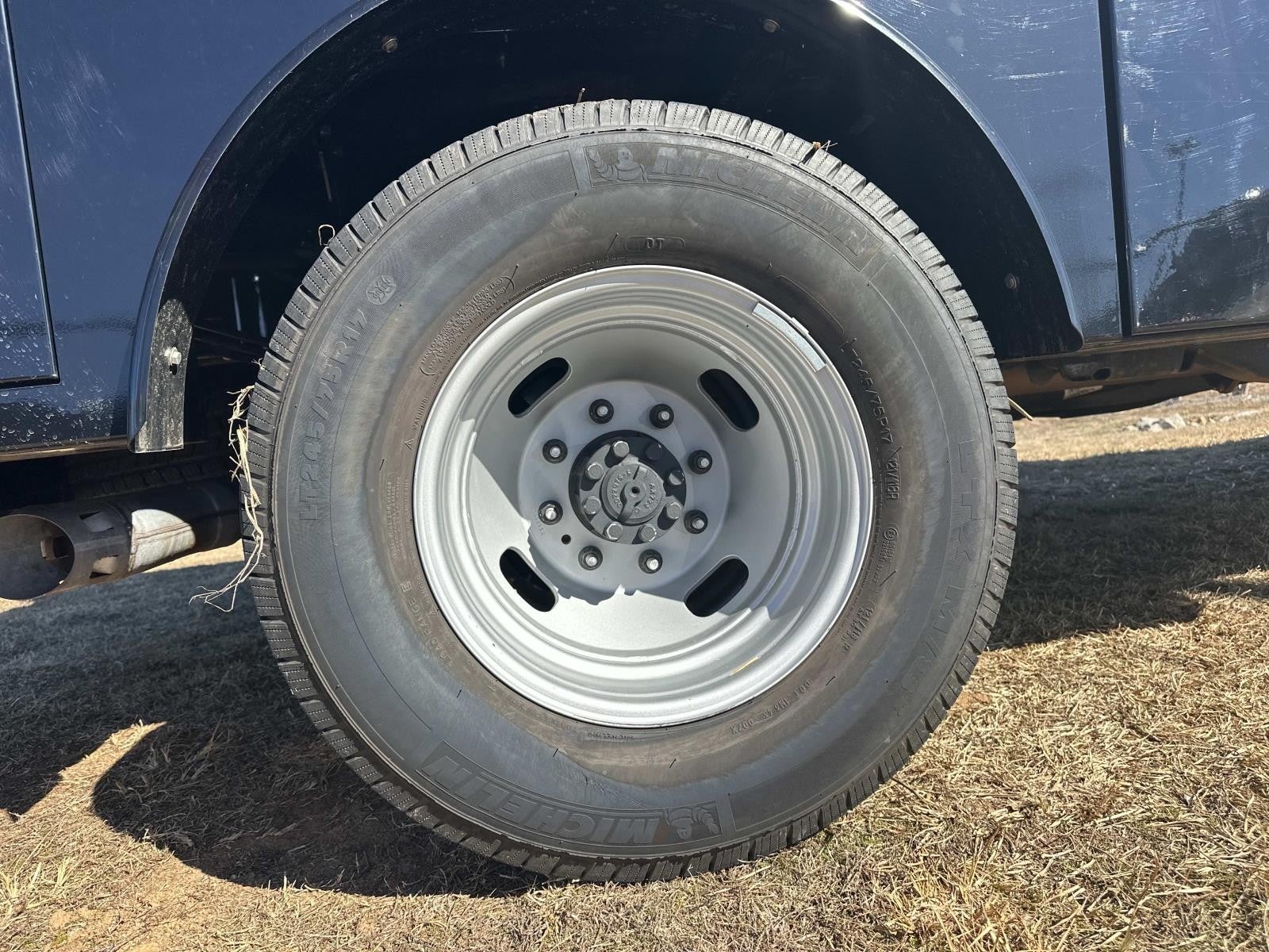 2025 Ford Super Duty F-350 DRW XLT 4WD CREW CAB 8' BOX