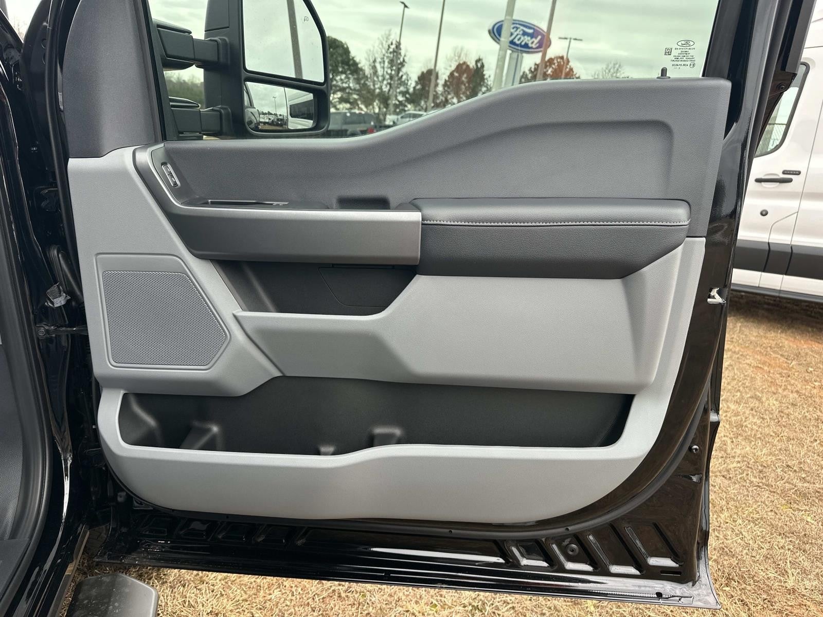 2026 Ford Super Duty F-350 DRW XL 4WD CREW CAB 8' BOX