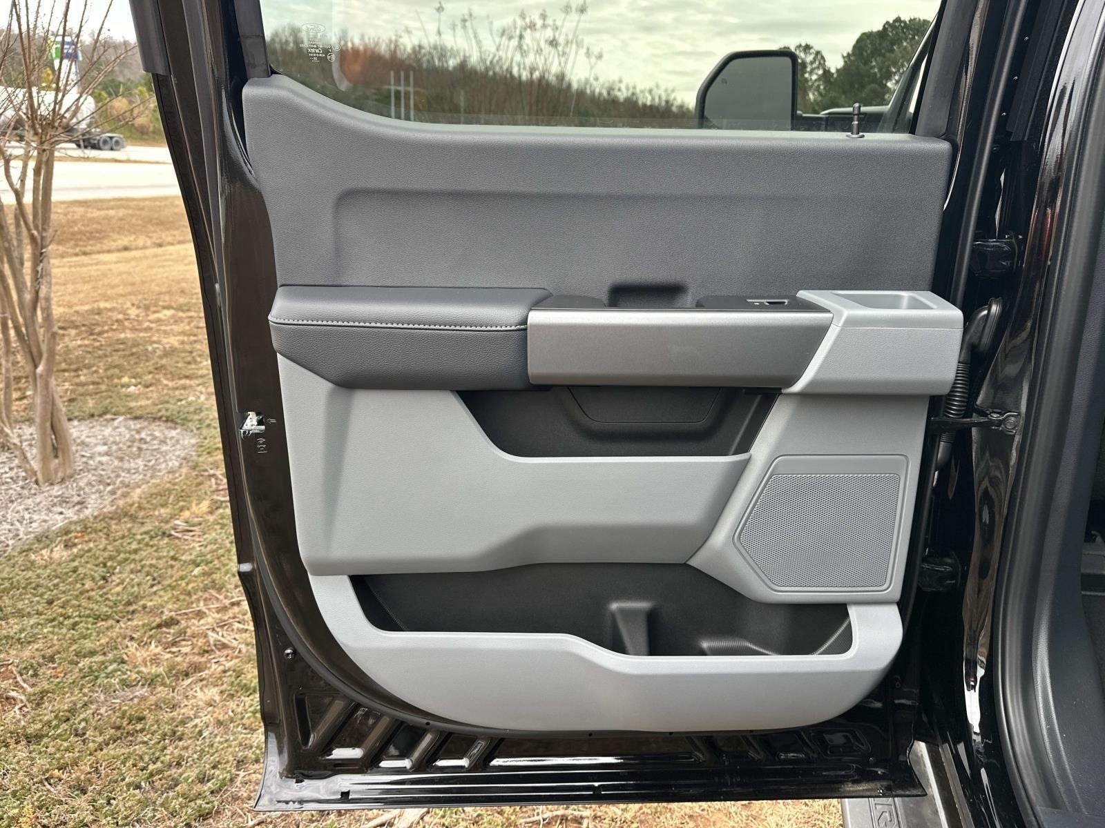 2026 Ford Super Duty F-350 DRW XL 4WD CREW CAB 8' BOX