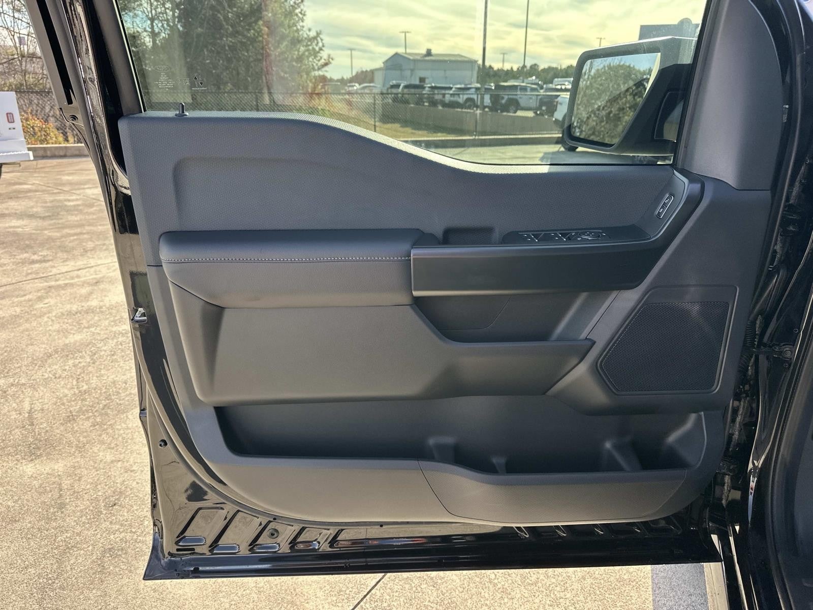 2025 Ford F-150 STX 4WD SUPERCREW 5.5' BO