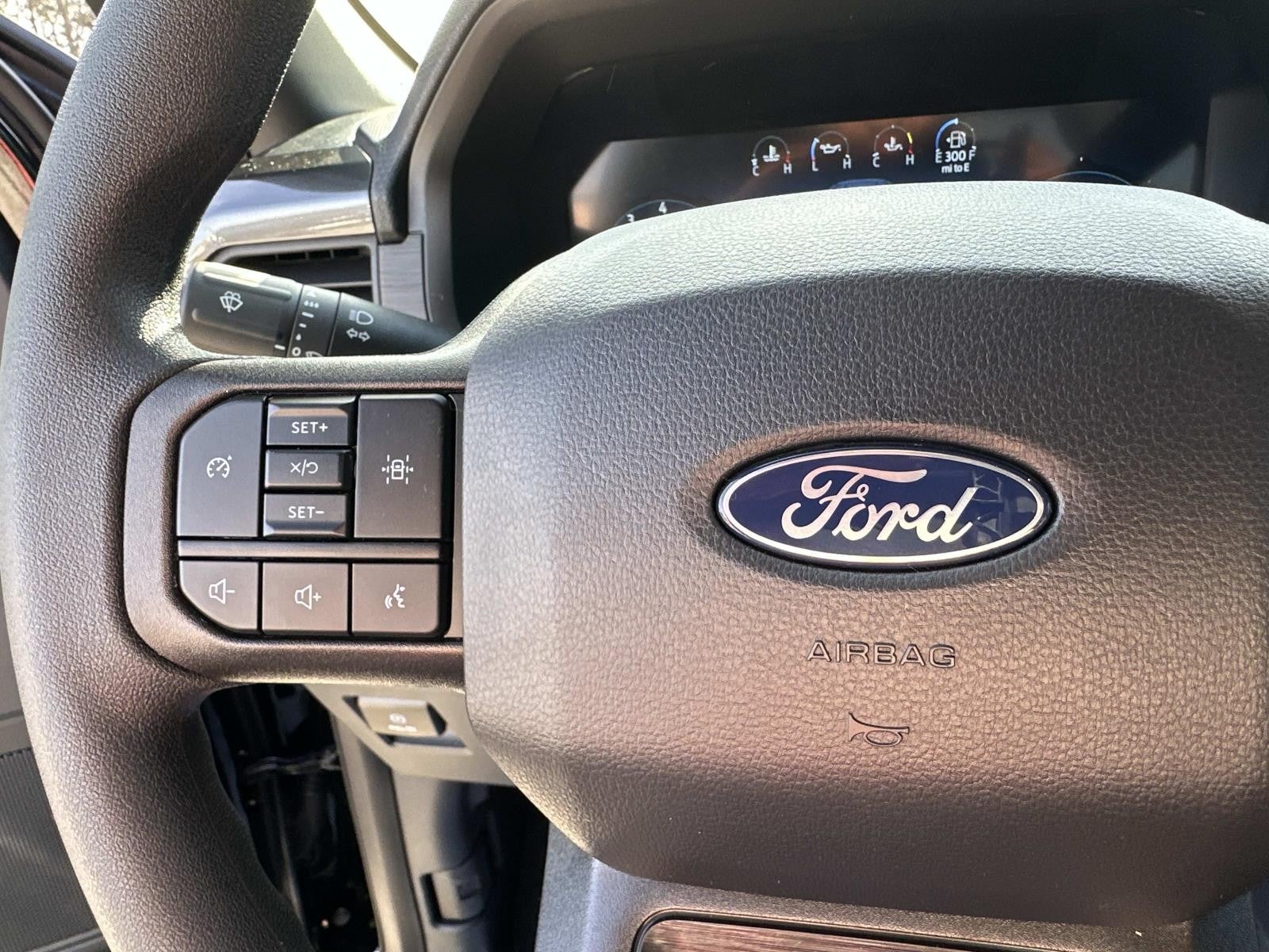 2025 Ford F-150 STX 4WD SUPERCREW 5.5' BO