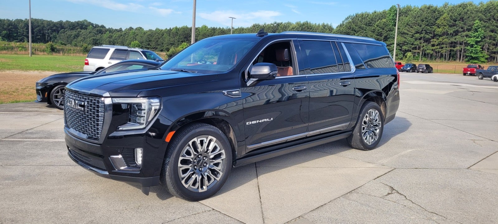 2023 GMC Yukon Denali Ultimate AWD's photo